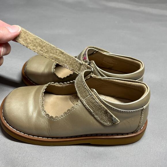Elephantito Toddler Girls Shoes US size 9 Mary Jane Metallic Champagne Adj. - Picture 4 of 9